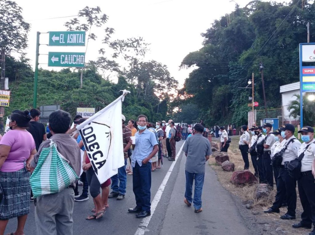 Integrantes de Codeca bloquean carreteras, 16 de noviembre