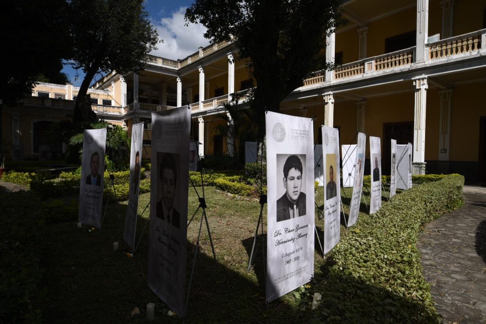 Rinden homenaje a médicos fallecidos durante la pandemia del Covid-19