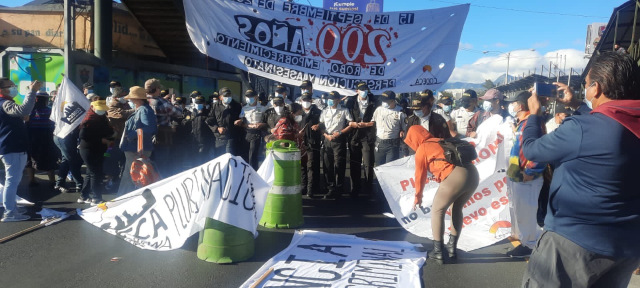 bloqueo de Codeca en calzada Aguilar Batres