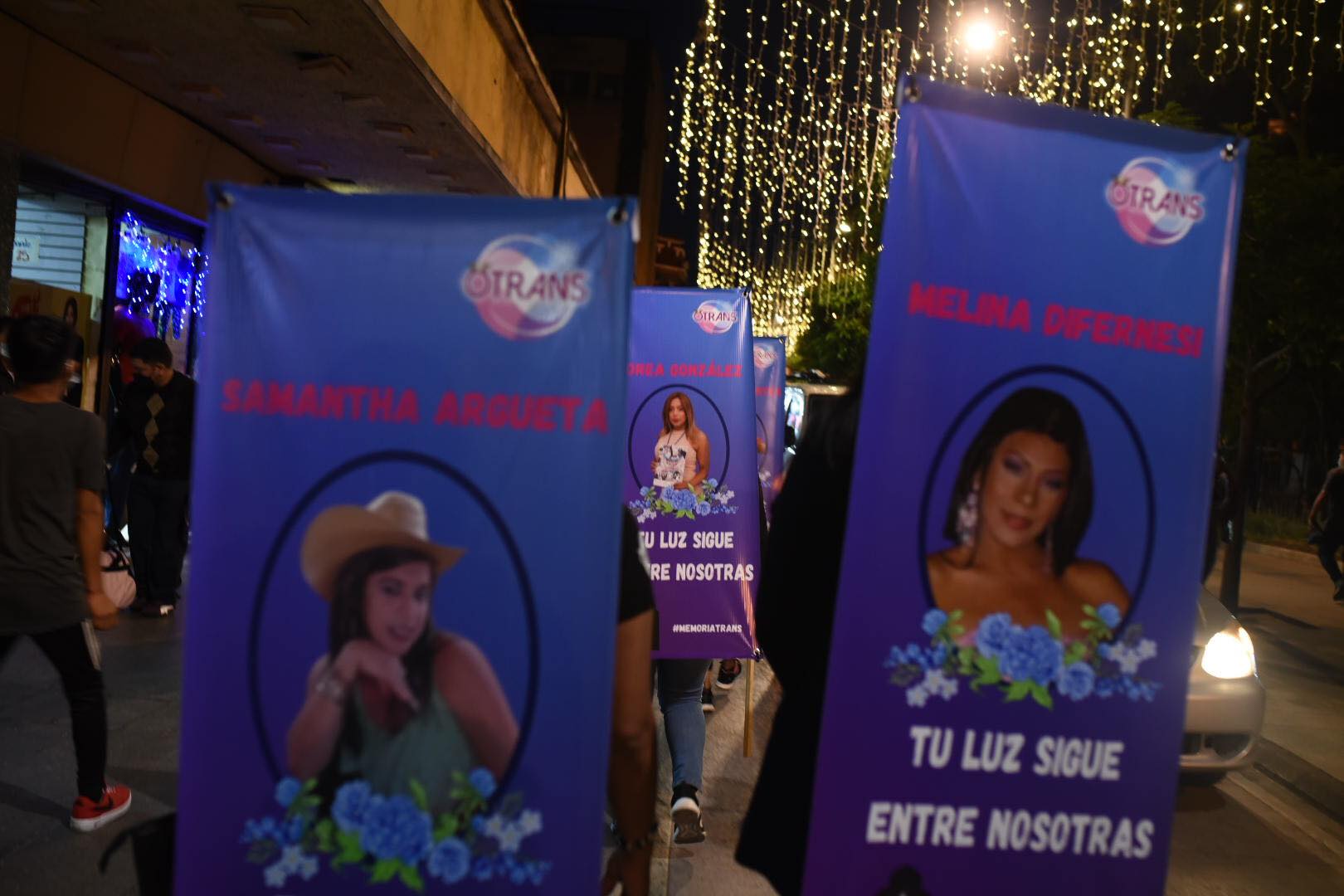 Mujeres trans realizan caminata en el Paseo de la Sexta