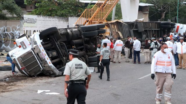 accidente de tráiler en Chiapas, México, que dejó migrantes heridos y fallecidos