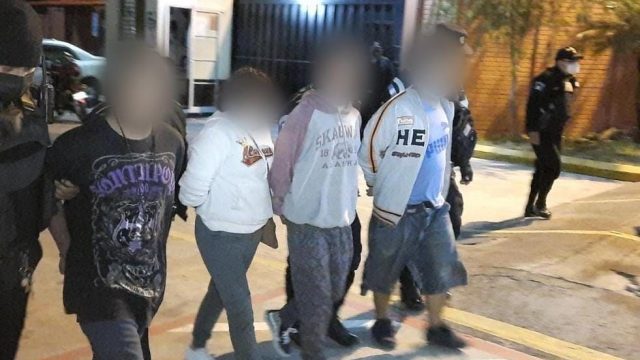 pandilleros trasladaban cadáver de mujer en un taxi en Mixco