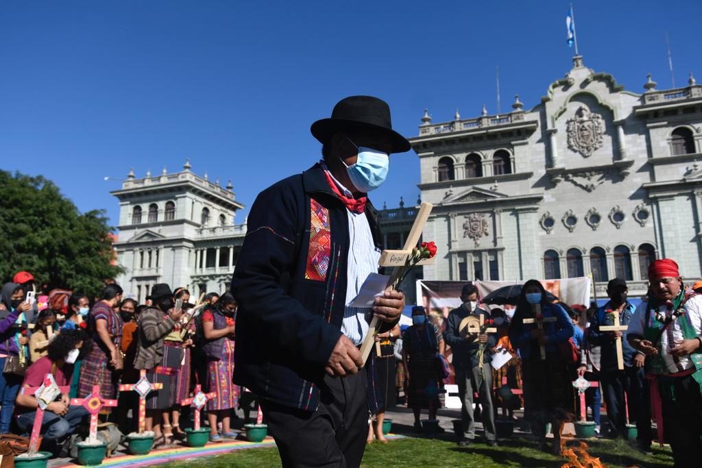 manifestación y ceremonia maya en plaza de la Constitución por 25 aniversario de la firma de acuerdos de paz
