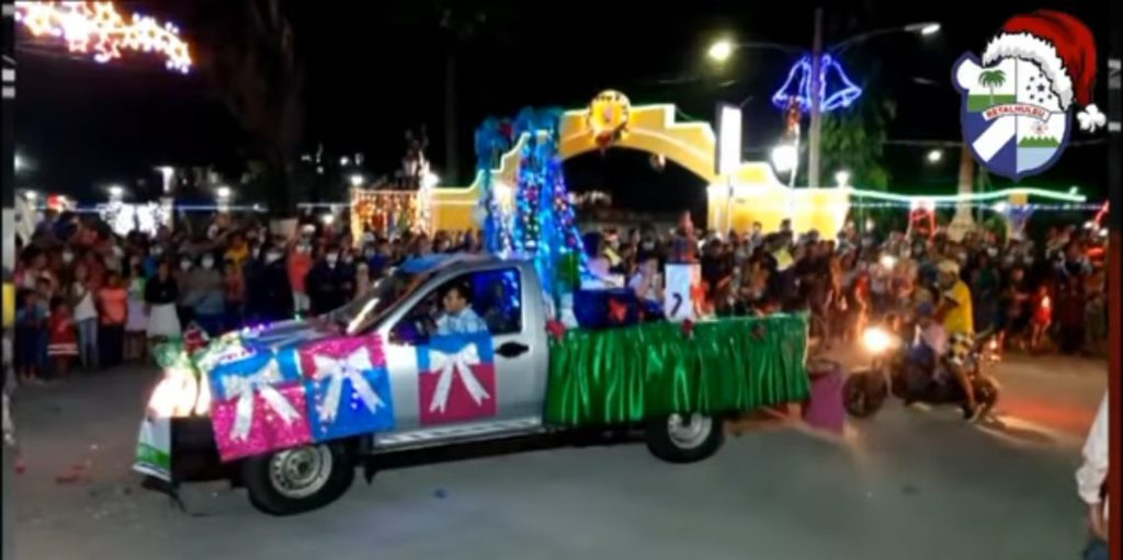 Gran desfile navideño en Retalhuleu