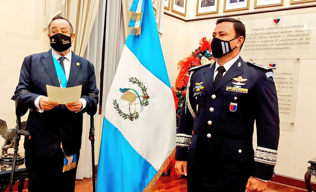 Juramentan a Henry Reyes como ministro de la Defensa Nacional