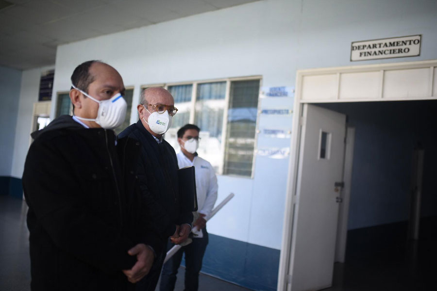 Representantes de Productos del Aire acuden al Hospital Nacional de San Marcos