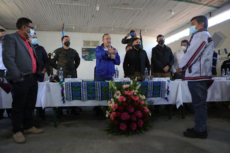 Presidente Giammattei y alcaldes de Nahualá y Santa Catarina Ixtahuacán