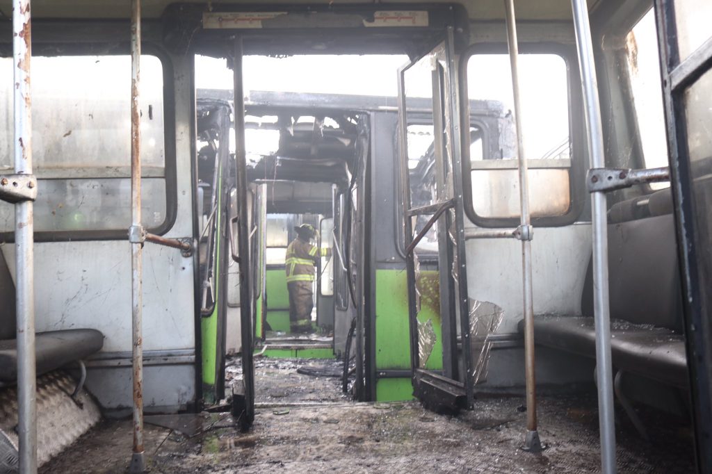 incendio en Cenma afecta unidades del Transmetro