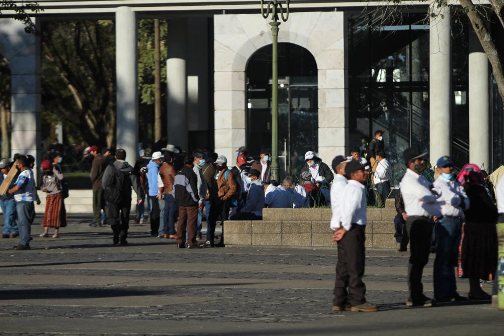 Exmilitares se agrupan en plaza de la Constitución para realizar movilización