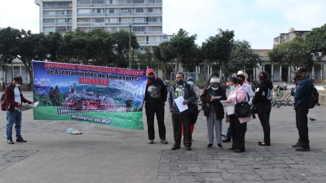 manifestación de vecinos de asentamientos en plaza de la Constitución