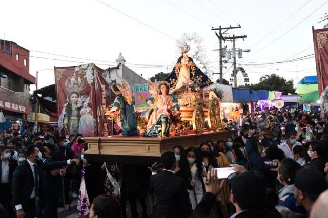 Se Realiza El Rezado De La Virgen Del Rosario De Morenos En Mixco 3992