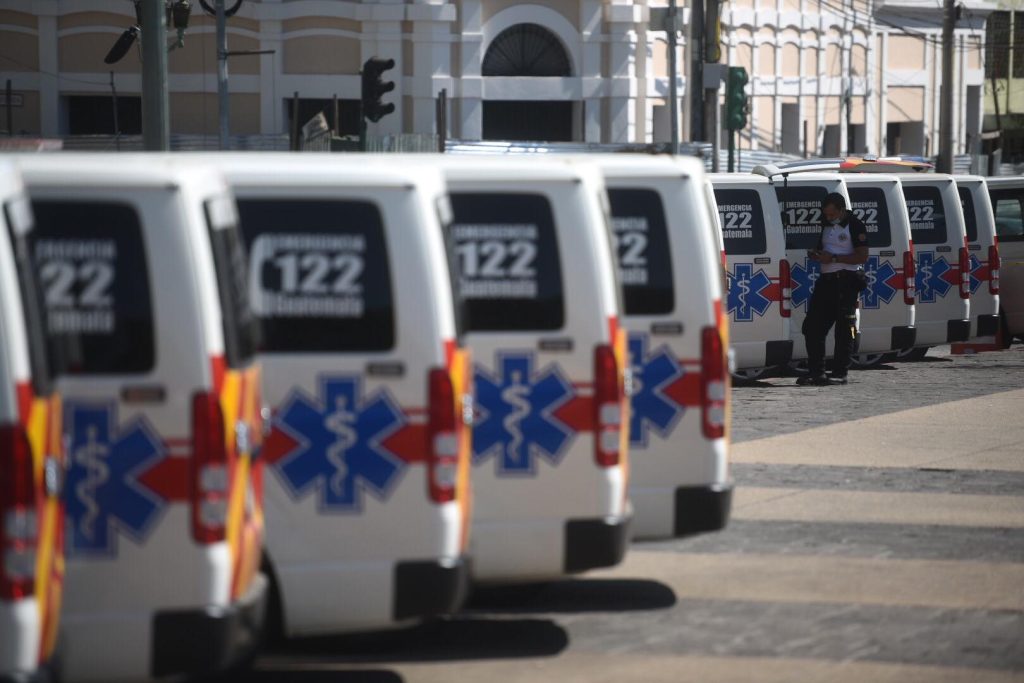 Bomberos Voluntarios reciben ambulancias y motobombas