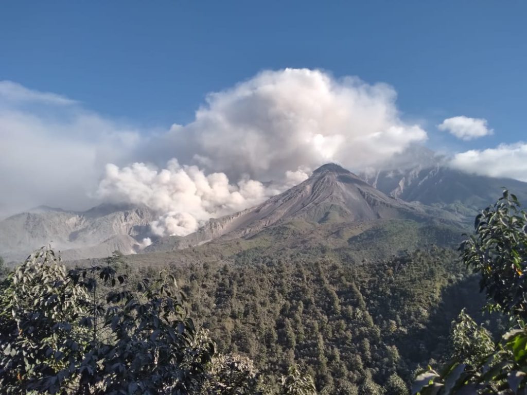 caída de ceniza por actividad del volcán Santiaguito
