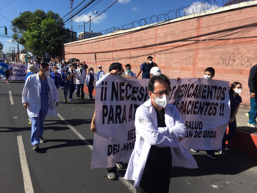 marcha de médicos del hospital San Juan de Dios para exigir medicamentos