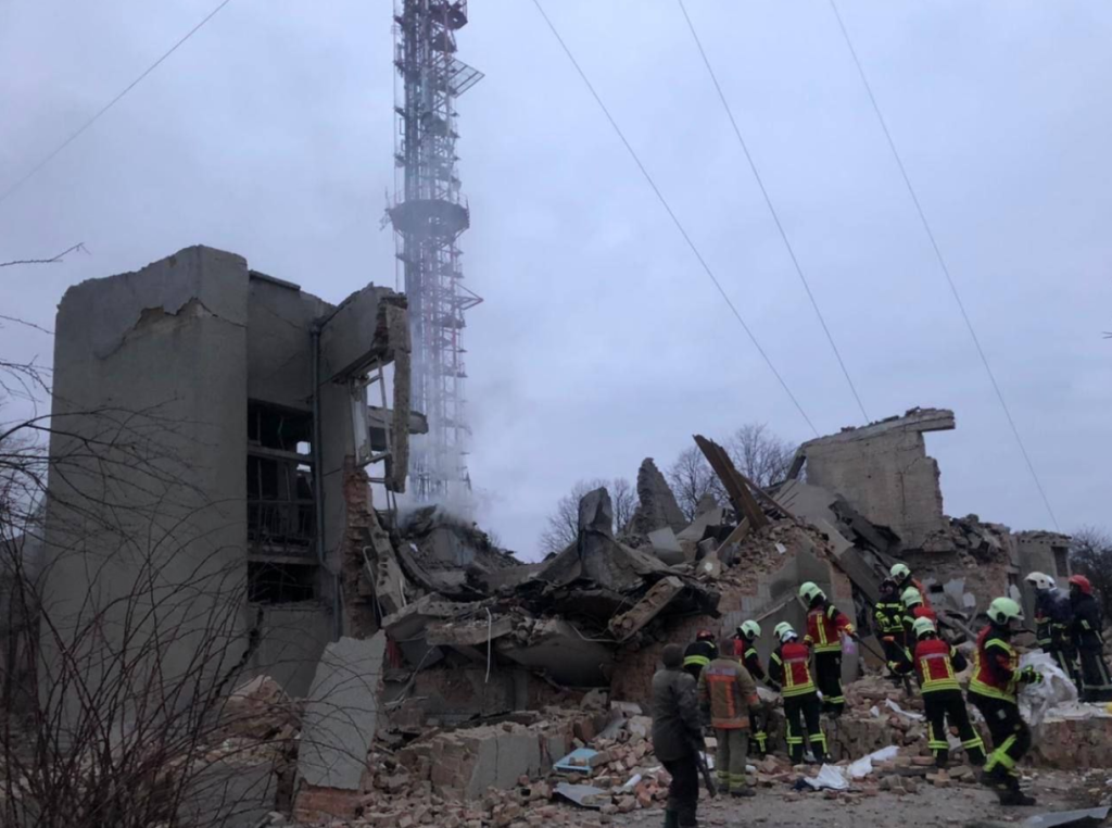 Bombardeo ruso contra torre de televisión en Ucrania deja nueve muertos