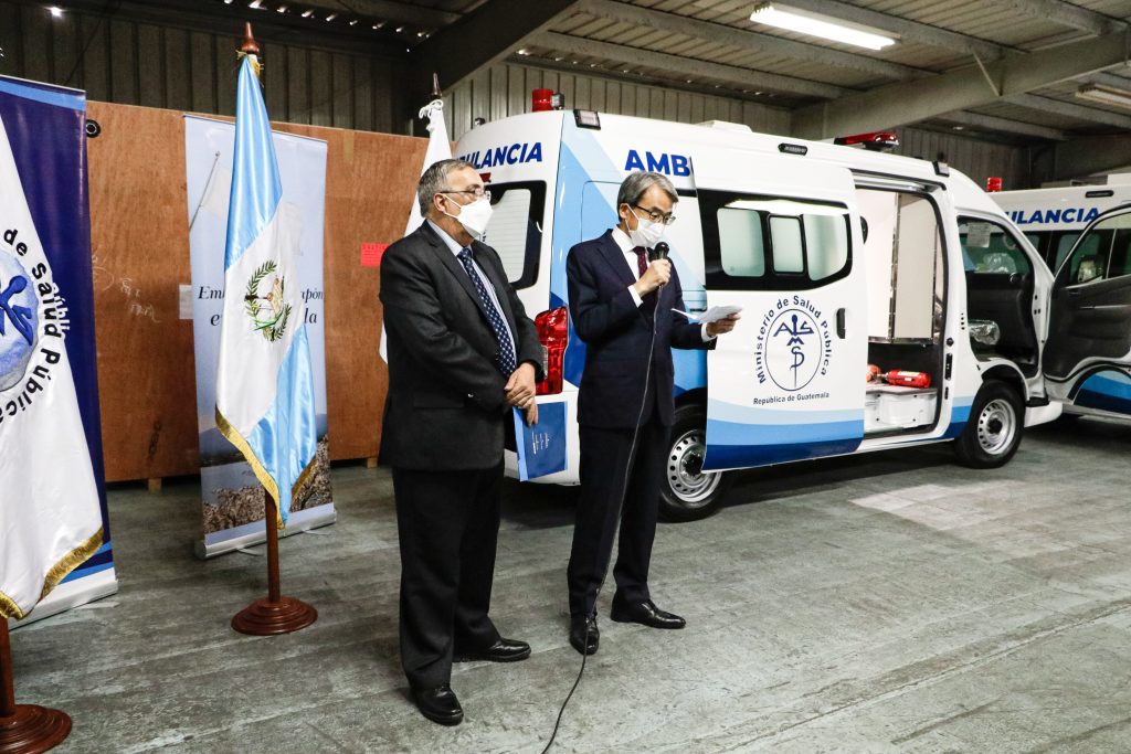 Guatemala recibe equipo médico y ambulancias donadas por Japón