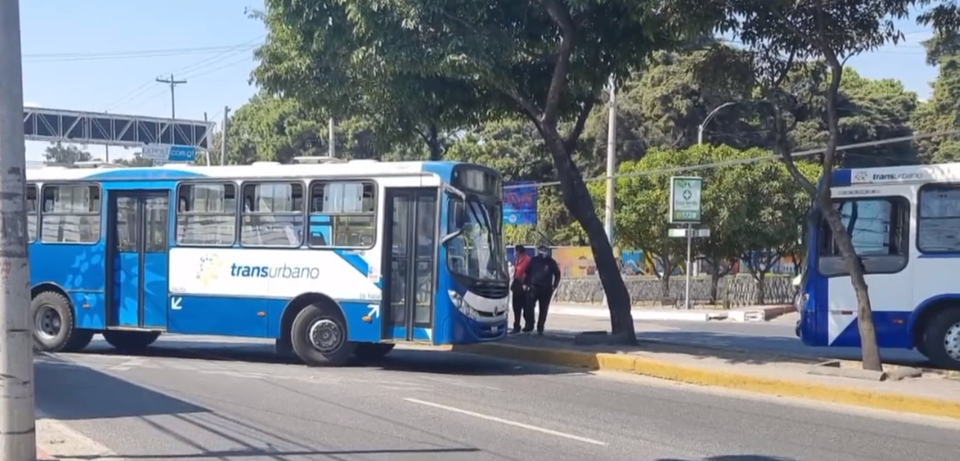 bloqueo de encapuchados en avenida Petapa, zona 12, frente a la Usac