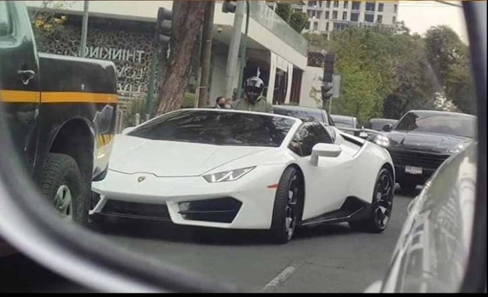 VIDEO. Estrellan un Lamborghini en la Avenida Reforma