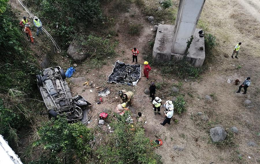 accidente de camioneta con migrantes en Veracruz, México