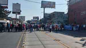 bloqueo de salubristas en la calzada Aguilar Batres
