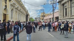 manifestación frente al Musac por elección de rector de la Usac