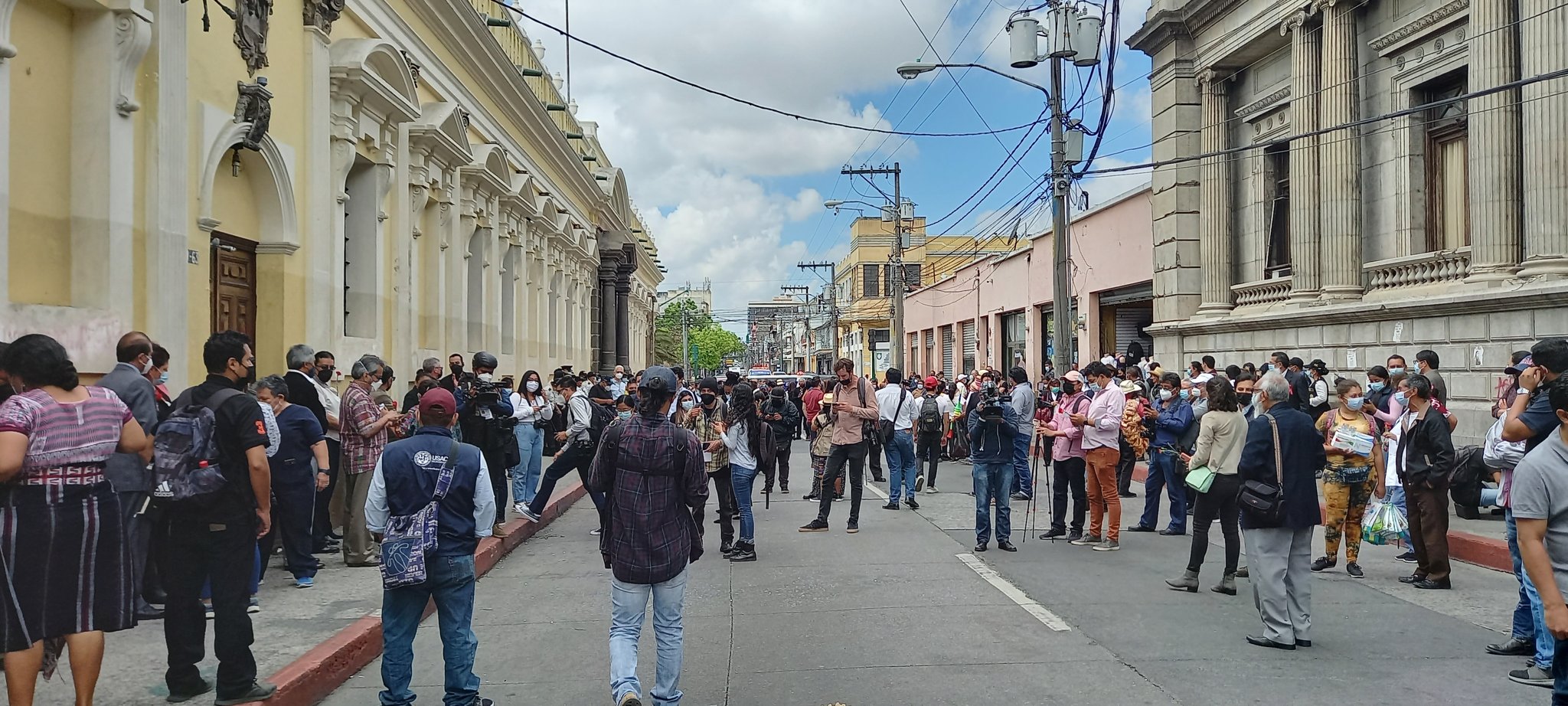 manifestación frente al Musac por elección de rector de la Usac