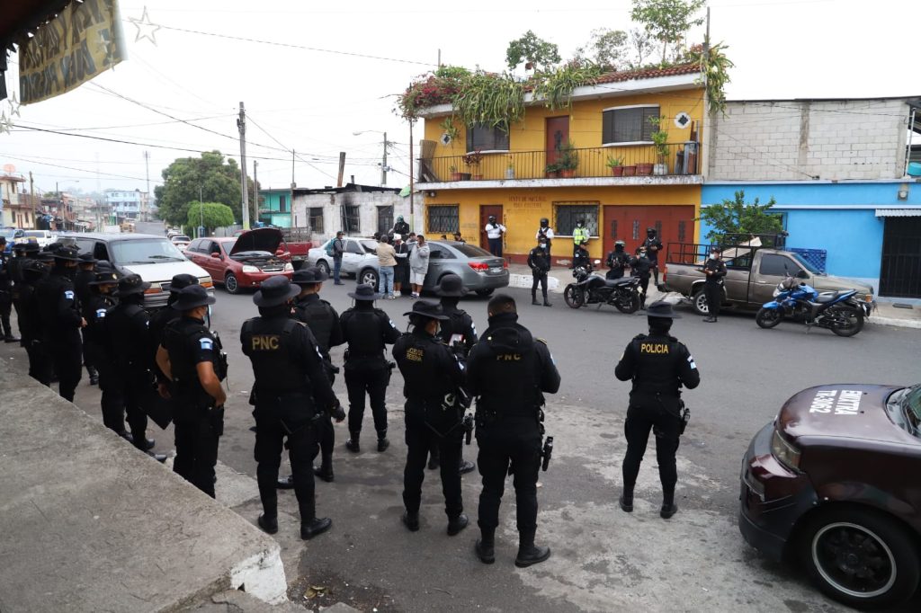 allanamientos contra extorsiones en Mixco