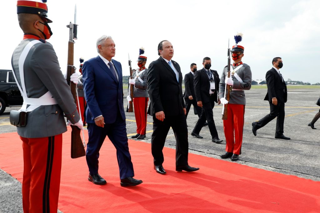 presidente de México, Andrés Manuel López Obrador, llega a Guatemala