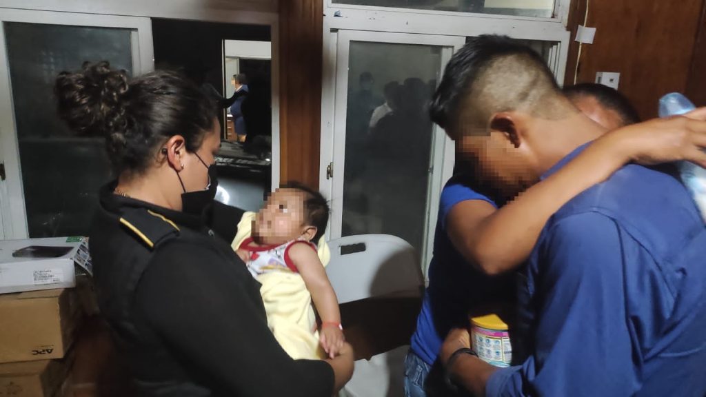 PNC localiza a bebé desaparecido en Petén y captura a mujer