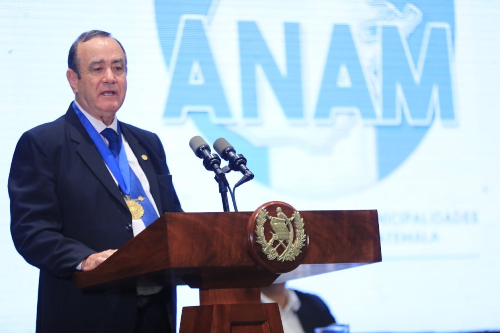 presidente Alejandro Giammattei en actividad de la Anam