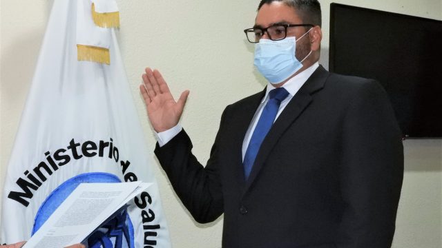 juramentan a Gerardo Hernández como viceministro de Hospitales