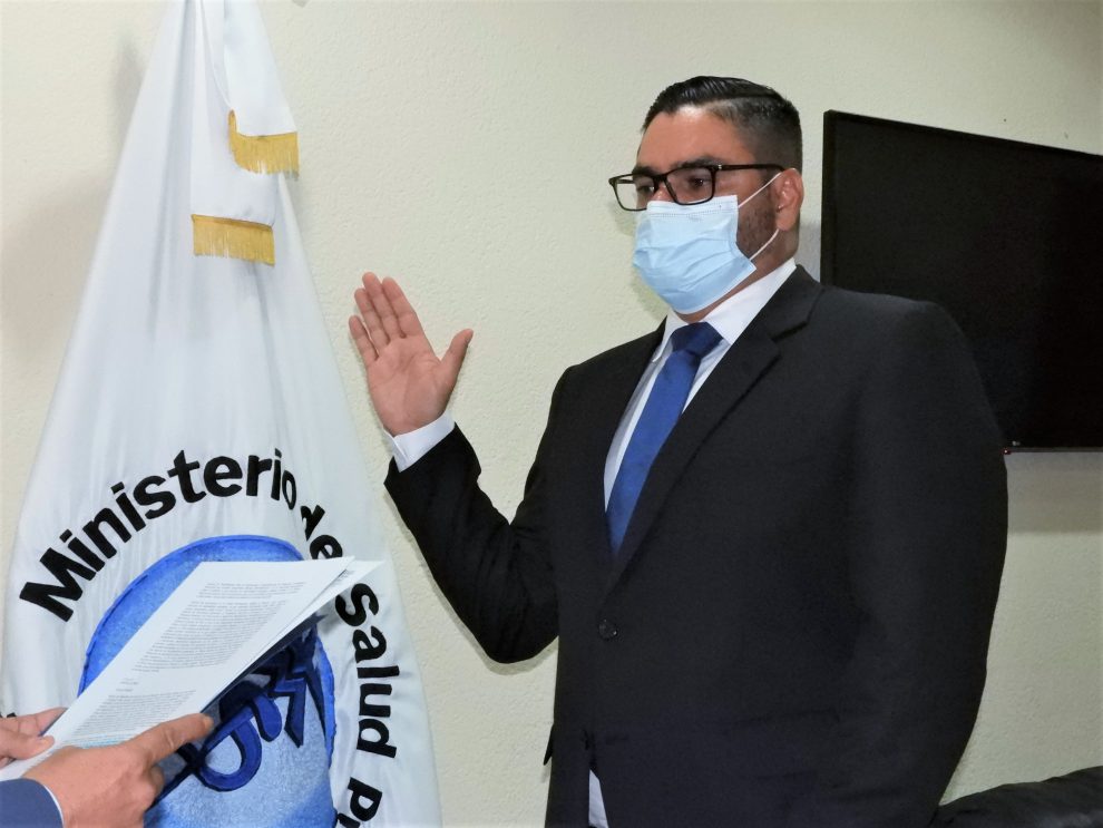 juramentan a Gerardo Hernández como viceministro de Hospitales