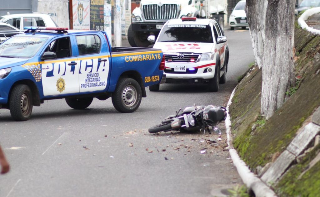 accidente de motocicleta en colonia Primero de Julio, zona 5 de Mixco