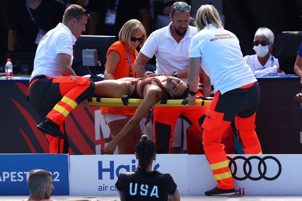 Nadadora Anita Álvarez, se desmayó durante competencia en piscina