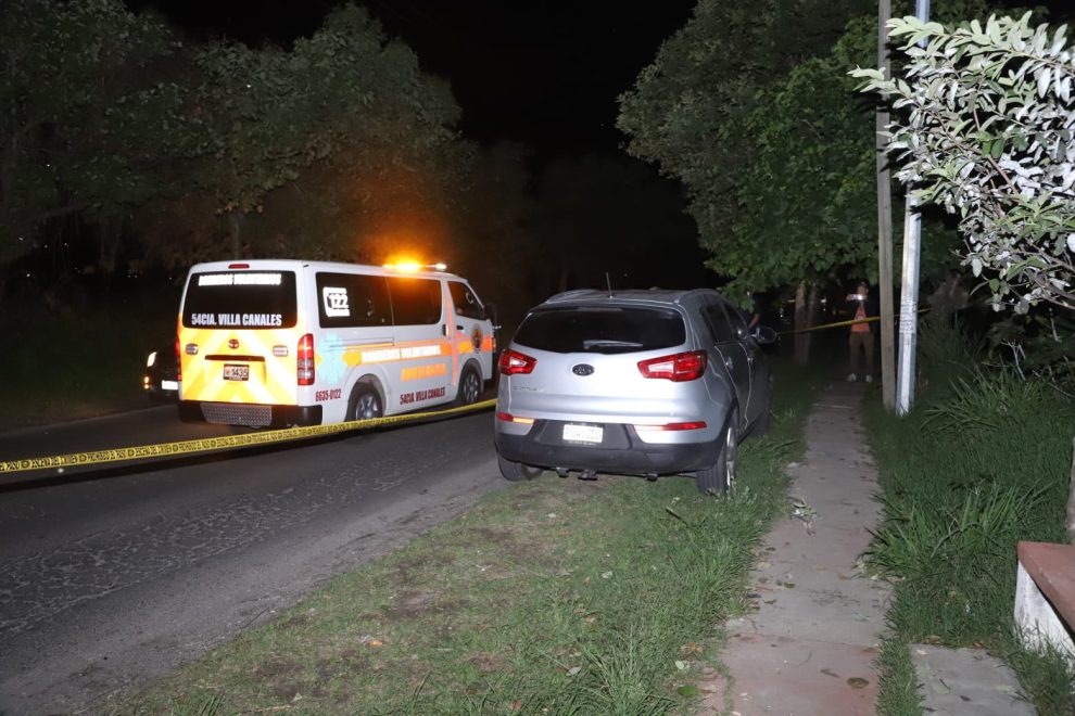 localizan cadáveres de dos mujeres en un vehículo en Amatitlán