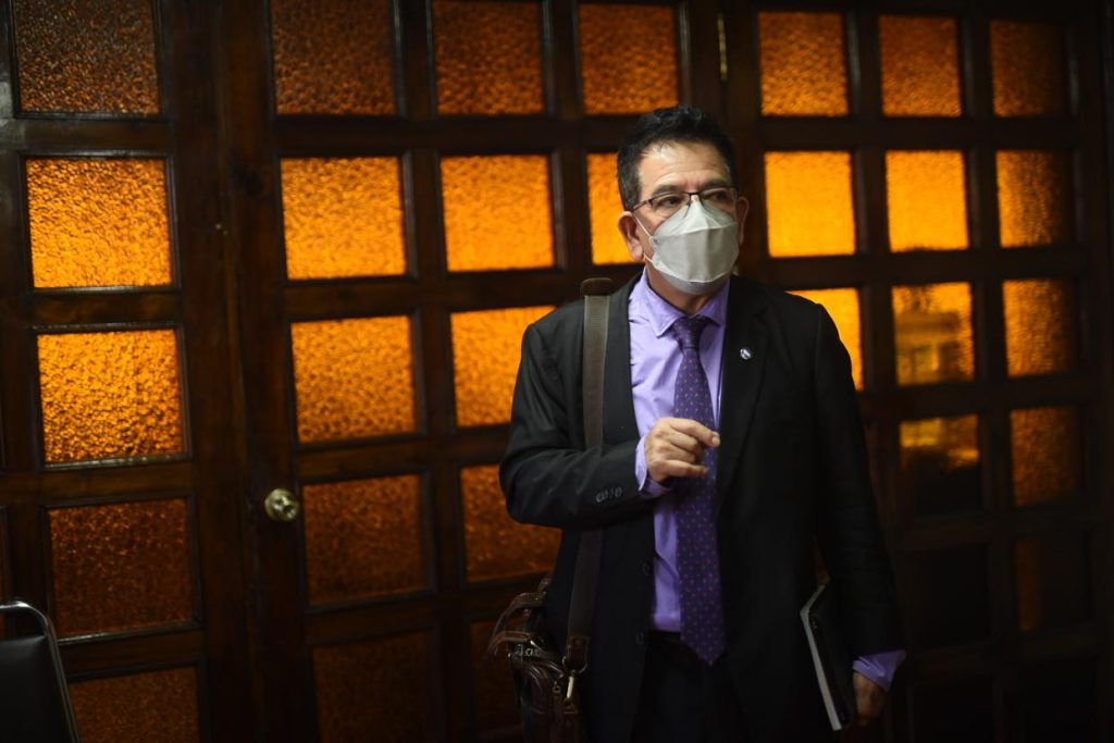 juez Miguel Ángel Gálvez presenta amparo en la Corte de Constitucionalidad