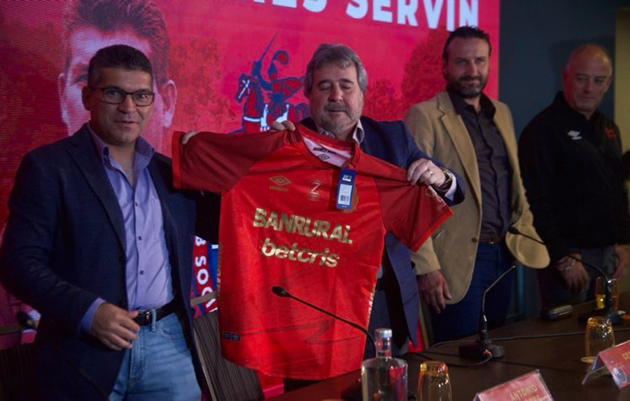 Antonio Torres Servín es presentado oficialmente como nuevo entrenador de Municipal