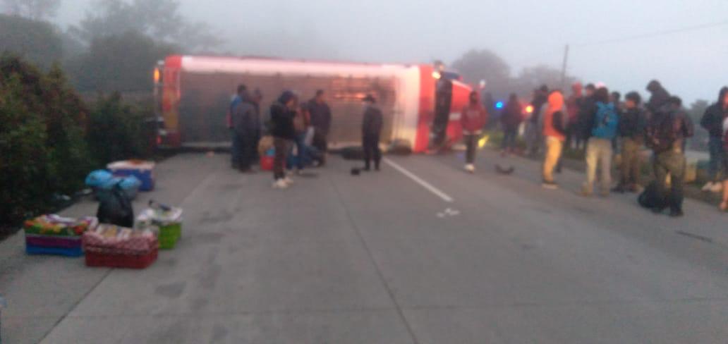 bus volcado en Km. 118 de la ruta Interamericana