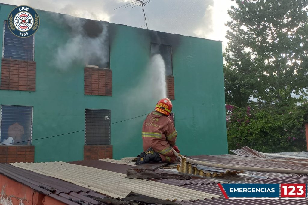incendio en condominio de zona 7 de Mixco