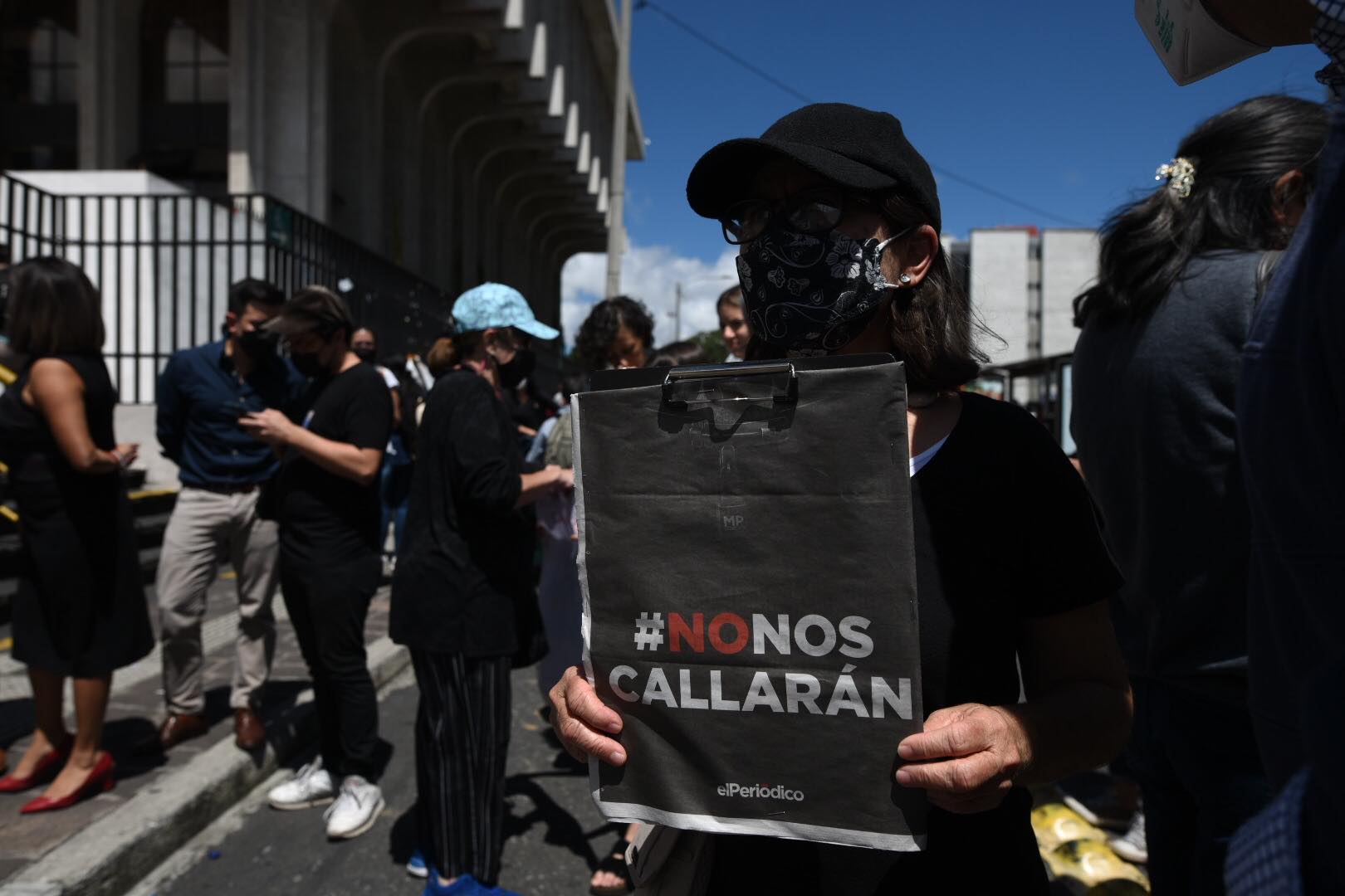 Plantón frente a Torre de Tribunales para respaldar a José Rubén Zamora