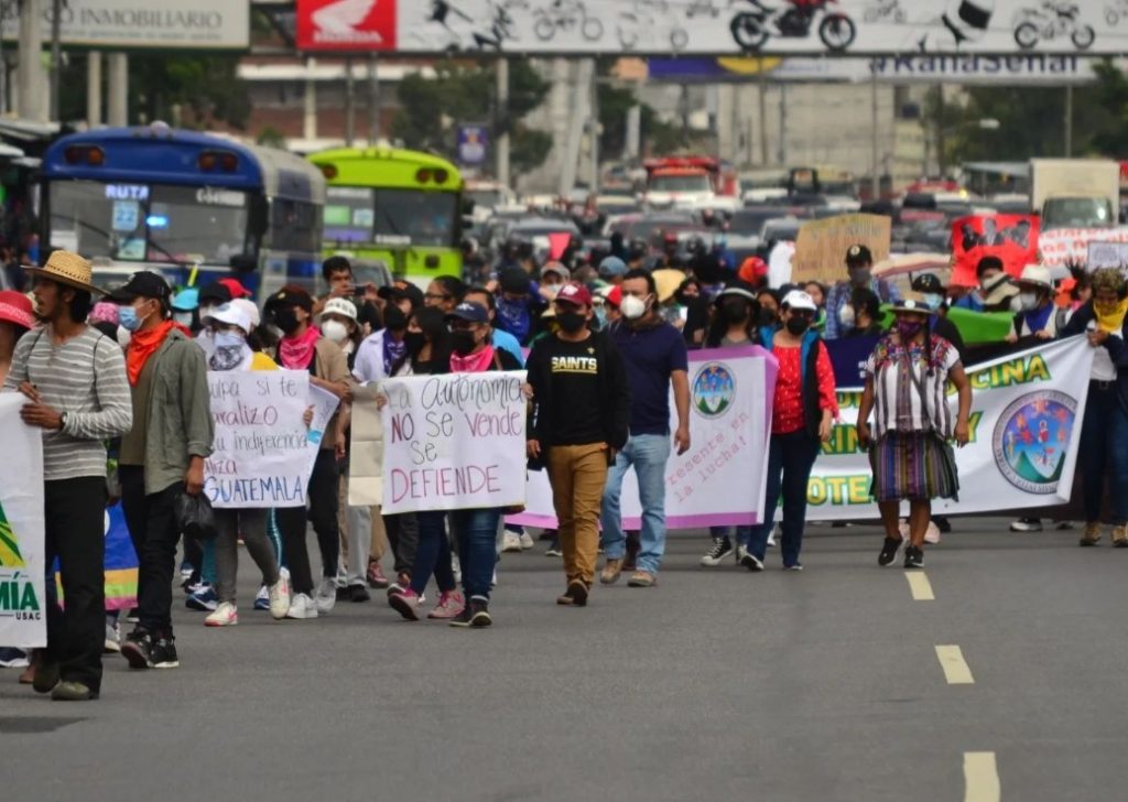 marcha de estudiantes de la Usac contra la elección del rector