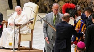 Un guardia suizo se desmaya en audiencia del papa Francisco