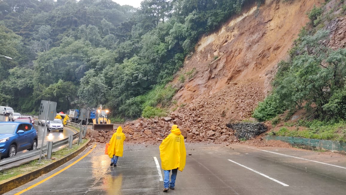 Derrumbe Obstruye Tres Carriles De La Ruta Interamericana 0453