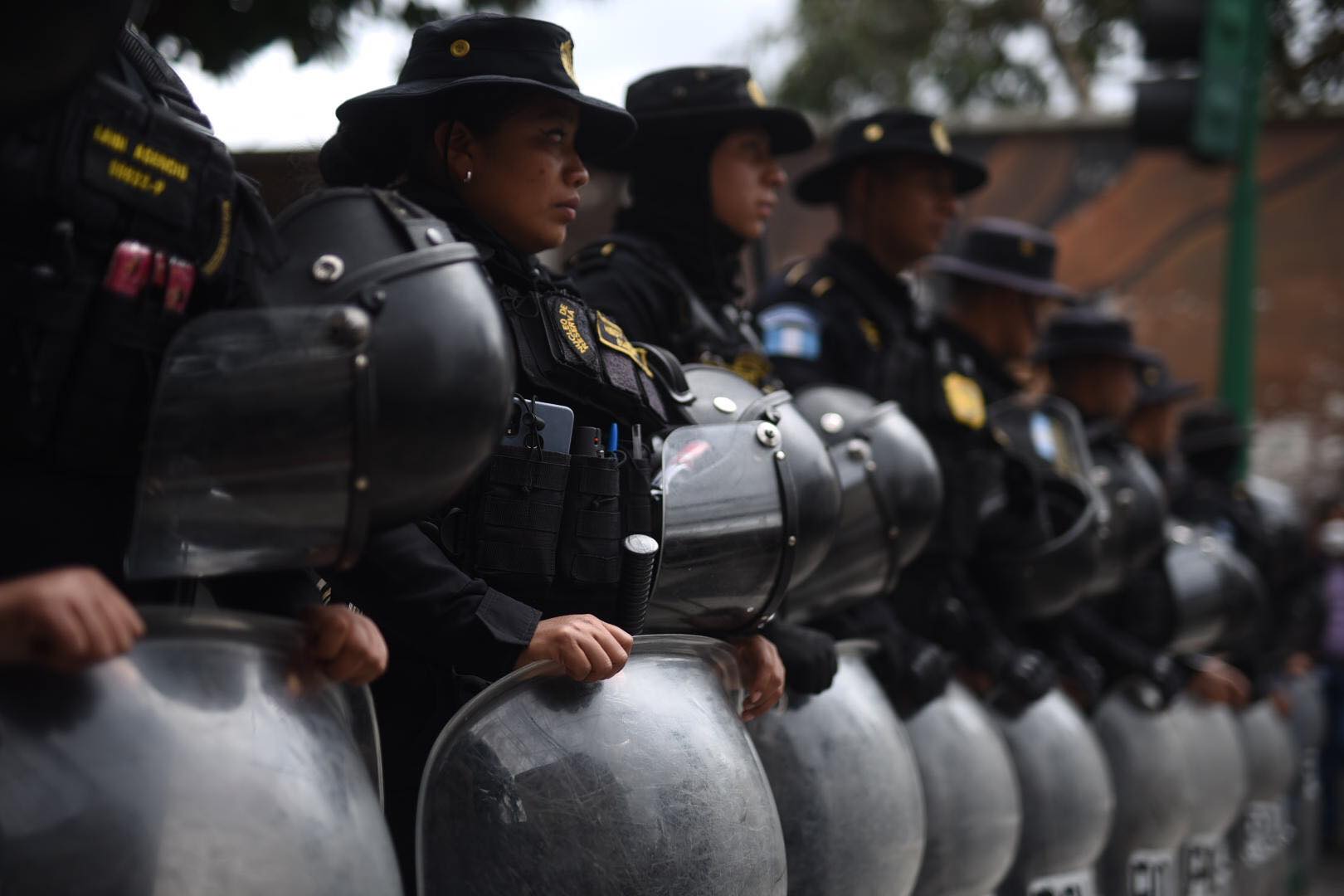 agentes de PNC en el Congreso por manifestación de Codeca, septiembre 2022