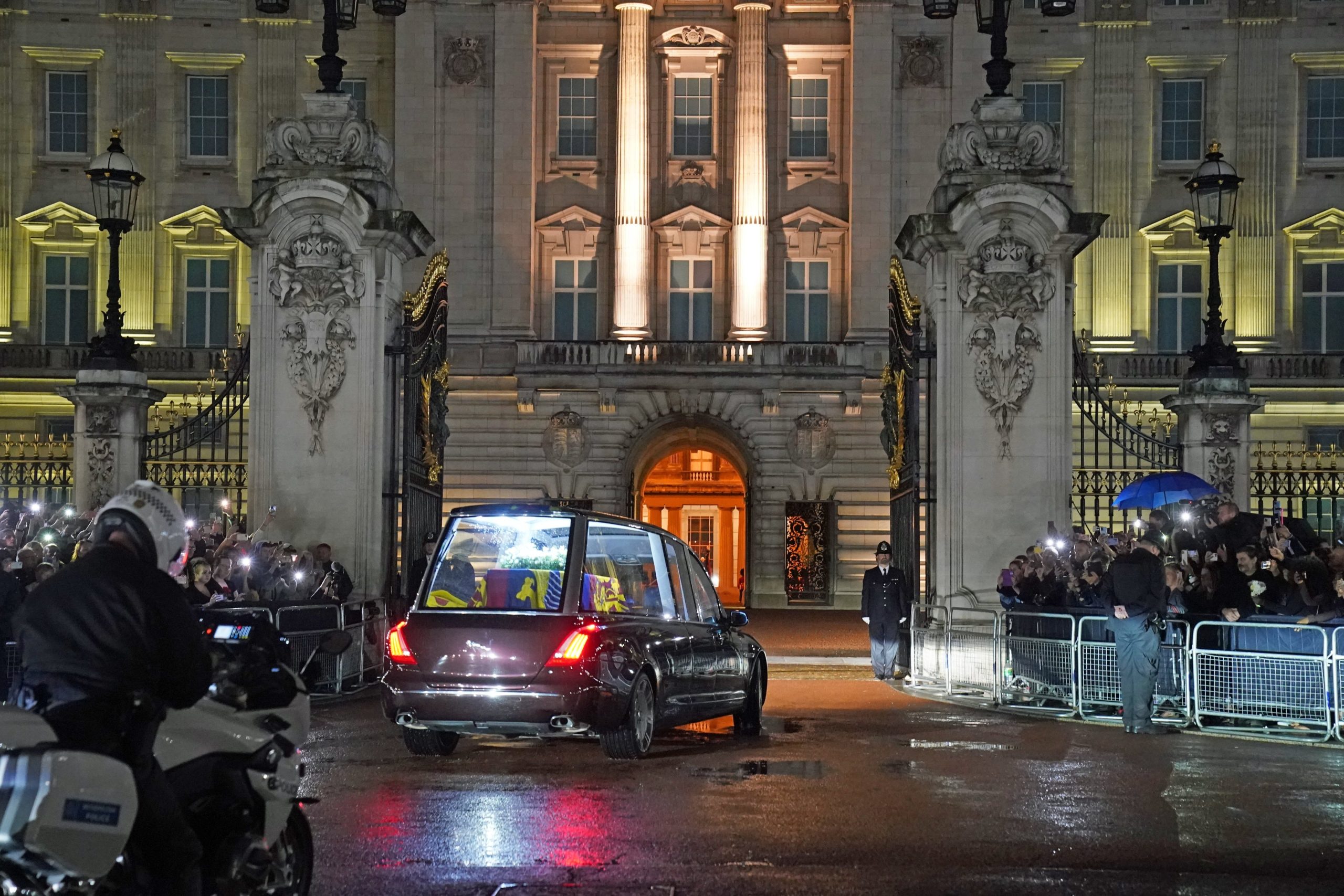 Féretro de Isabel II llegó a Londres