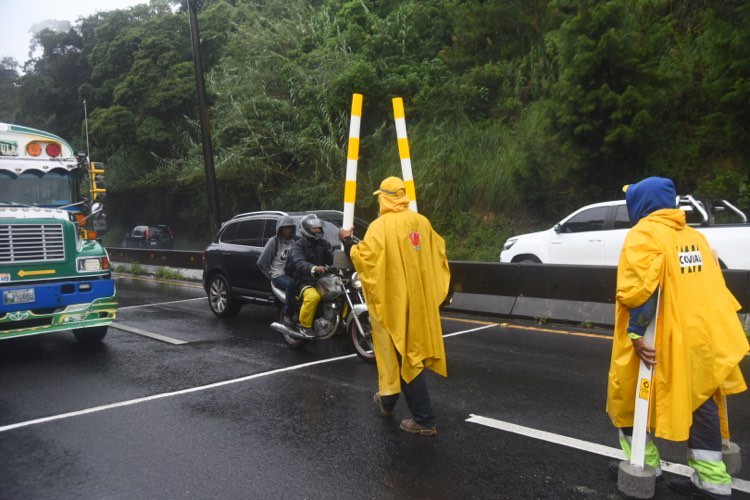 grietas en Km. 11.5 de ruta a El Salvador