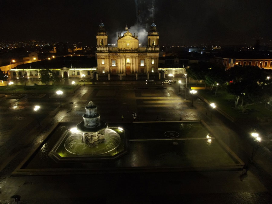 Plaza de la Constitución iluminada gracias al proyecto "Ciudad Luz"