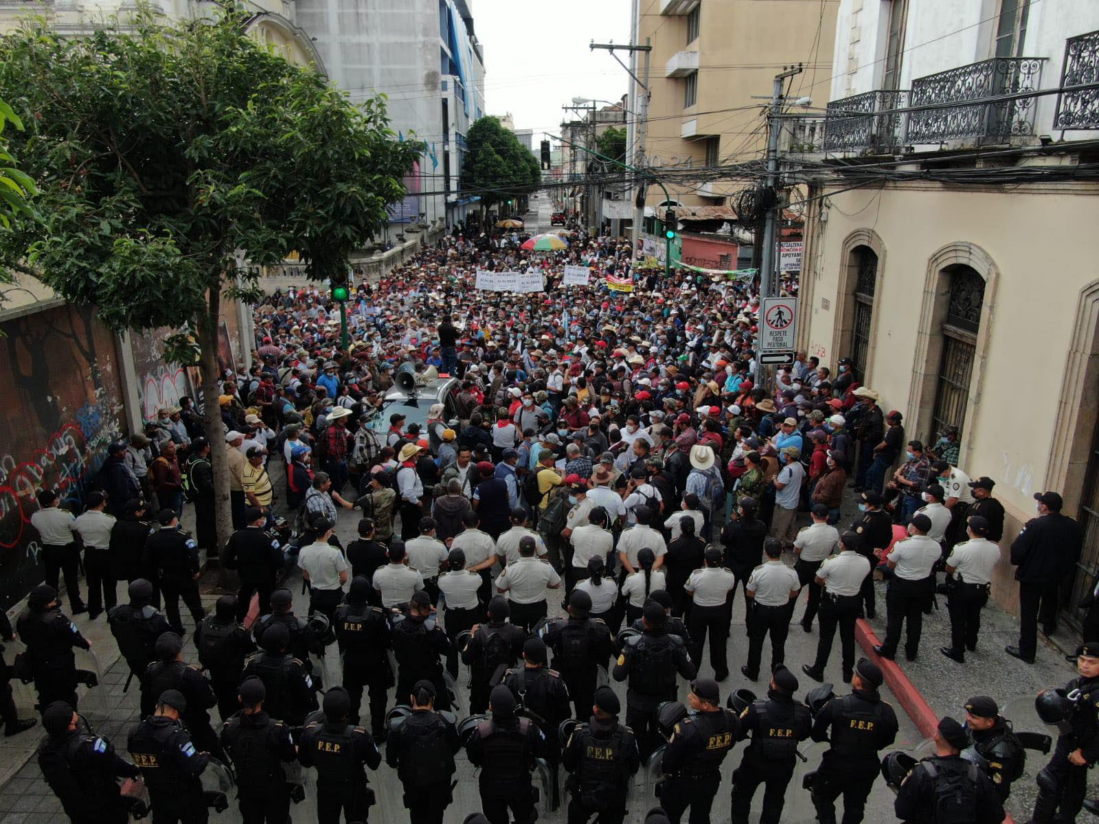 Manifestación de veteranos militares llega al Congreso, septiembre 2022