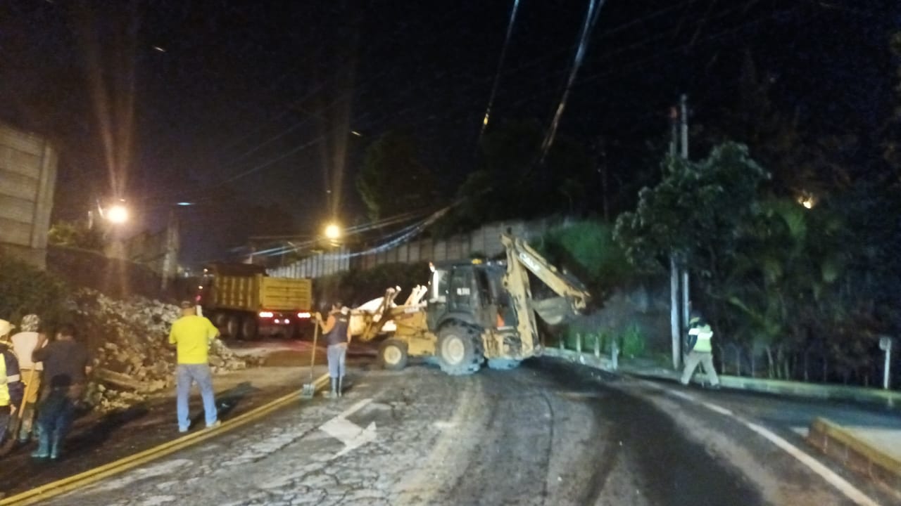 se desploma muro perimetral en zona 11 de Mixco