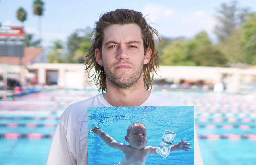 Spencer Elden, con la portada del disco "Nevermind" de Nirvana
